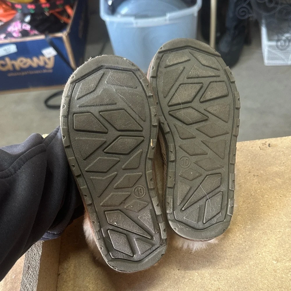 Cozy Tan Kids' Fur-Lined Slippers - Picture 3 of 3